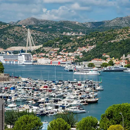 Marina View *
