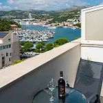 Marina View *