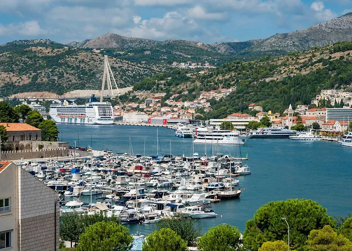 Marina View *